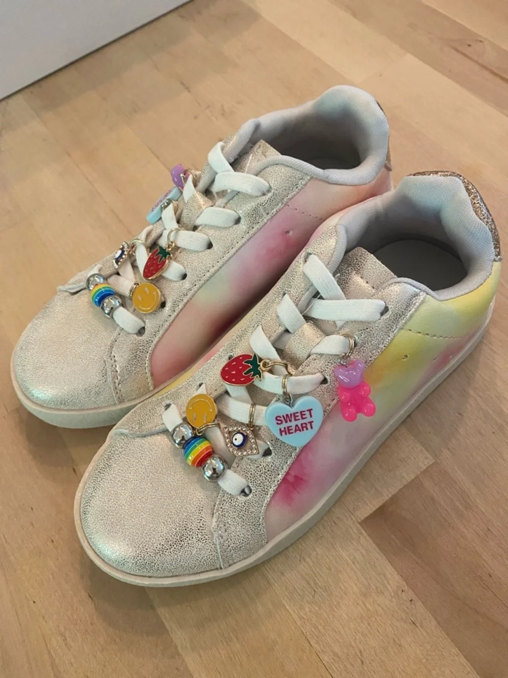 NWOT Steve Madden Toddler Girls' Poet Pastel Rainbow Charm Sneakers Size 11 - Picture 2 of 10